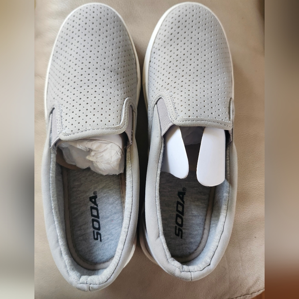 Soda Womens Size 7.5 Grey Loafers
